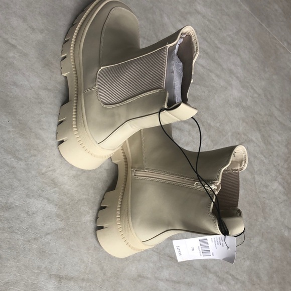 Lane Bryant Woman’s Dream Cloud Faux-Leather Super Lug Bootie Cream Size 7W - Picture 5 of 10